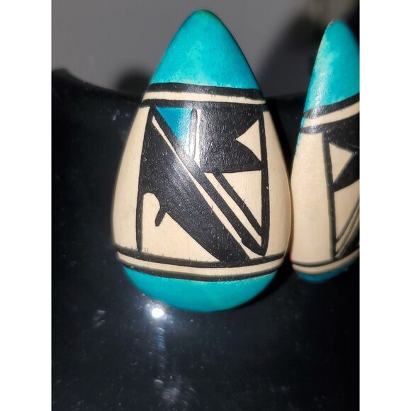 A Pair of Painted Wooden Earrings Southwestern Native American Pattern Pierced - Picture 3 of 13